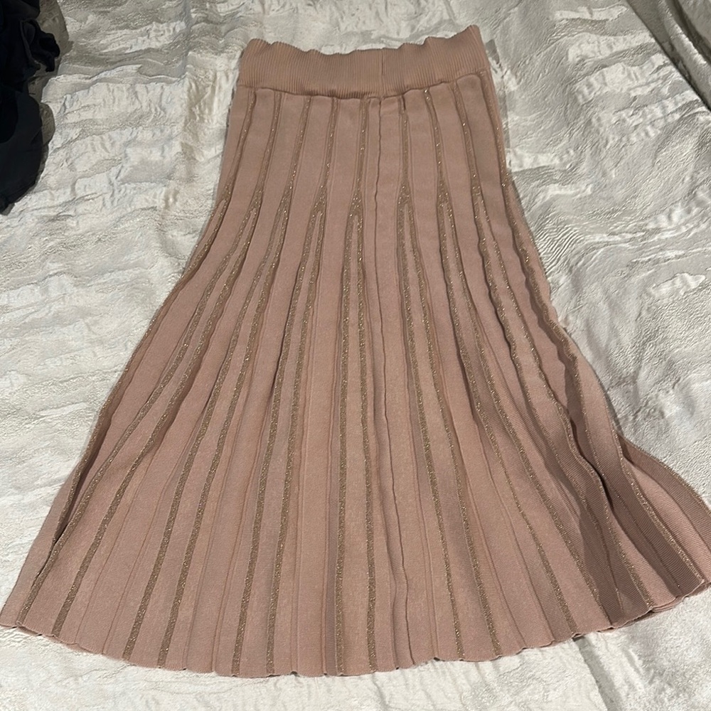 - Saks Fifth Avenue Elegant Tan Pleated Skirt - Picture 5 of 10